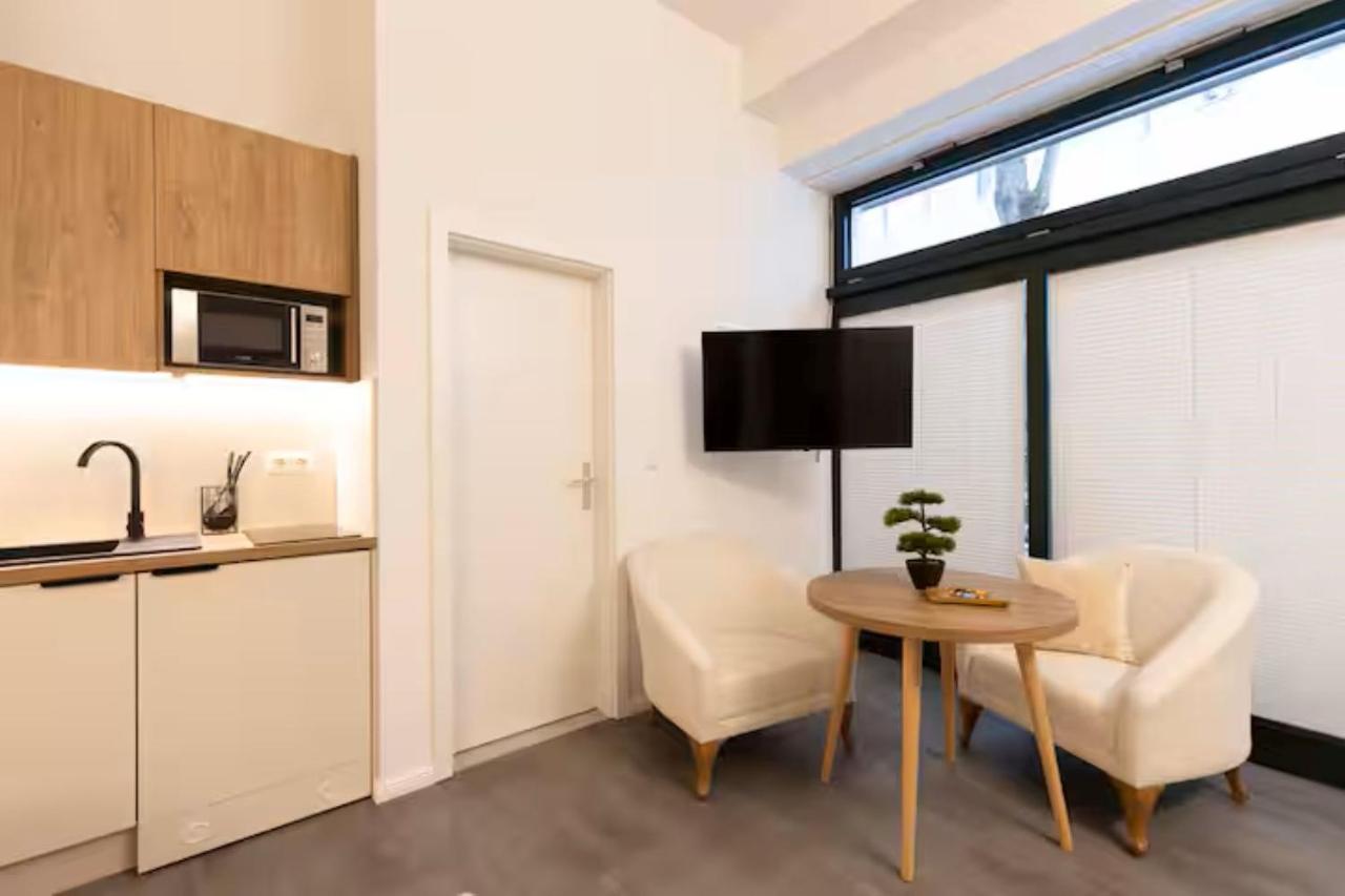 Jomi Stays Berlin - Kudamm - 4