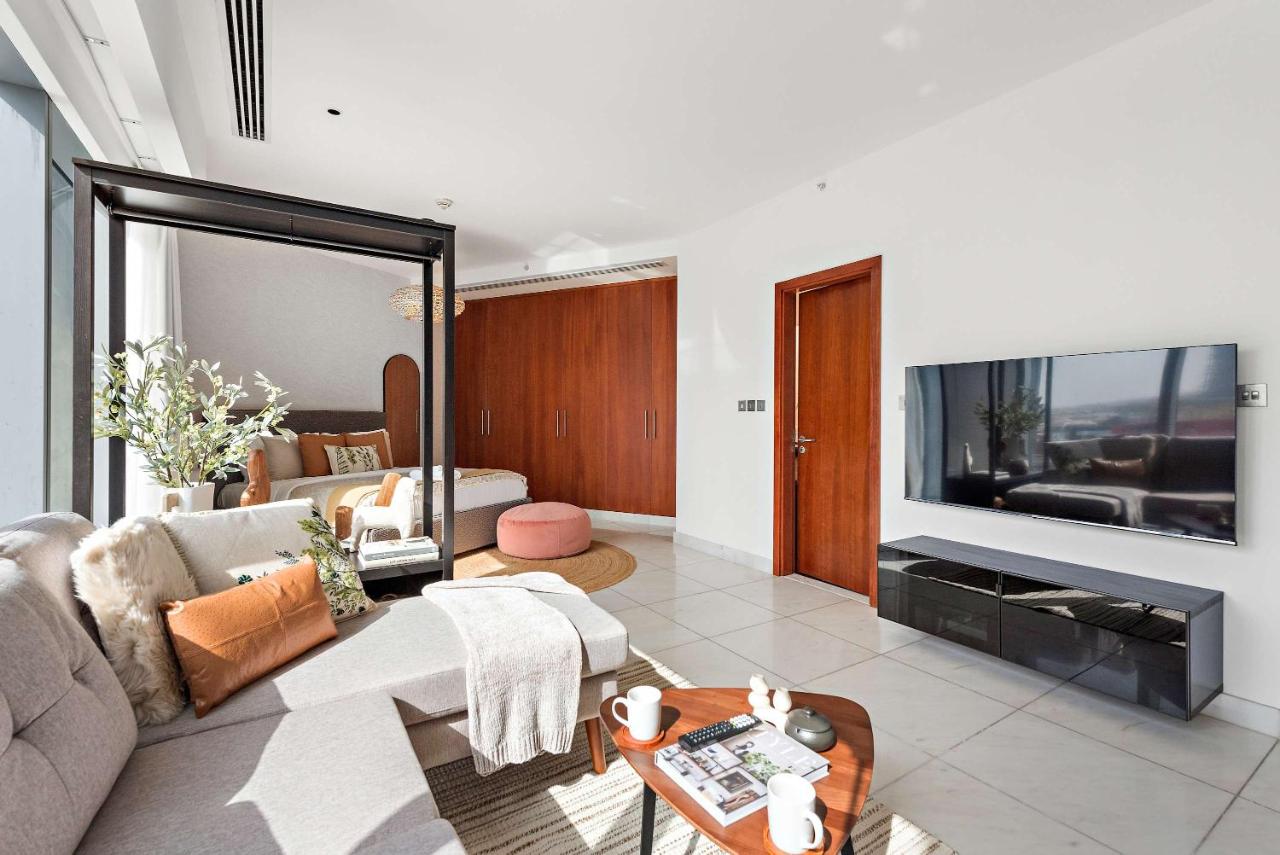 Silkhaus Vacation Homes Modern Studio in Central Park Tower DIFC - 4