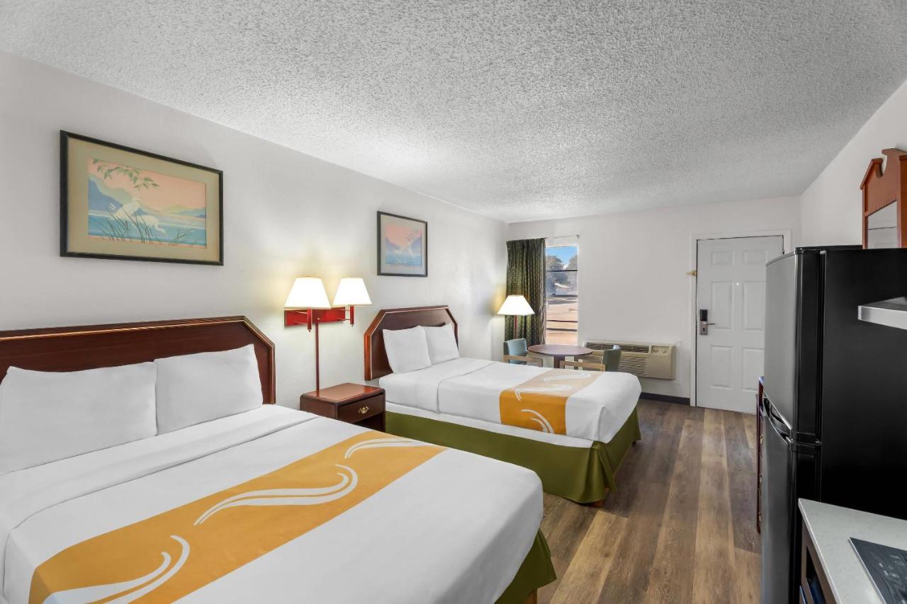 Rodeway Inn — photo 22