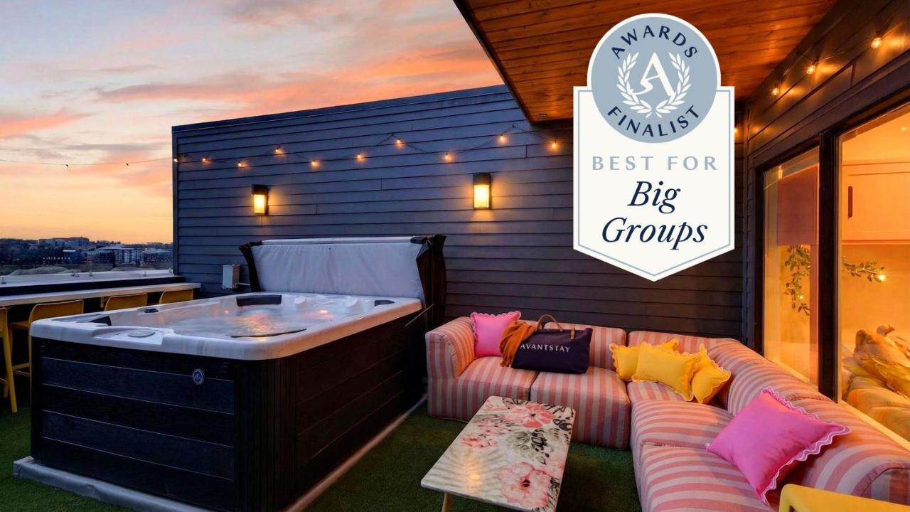 The Great Gatsby and Girls Night Out by AvantStay Sleeps 24 Hot Tub Speakeasy Lounge Lux Kareoke Near Downtown - 5