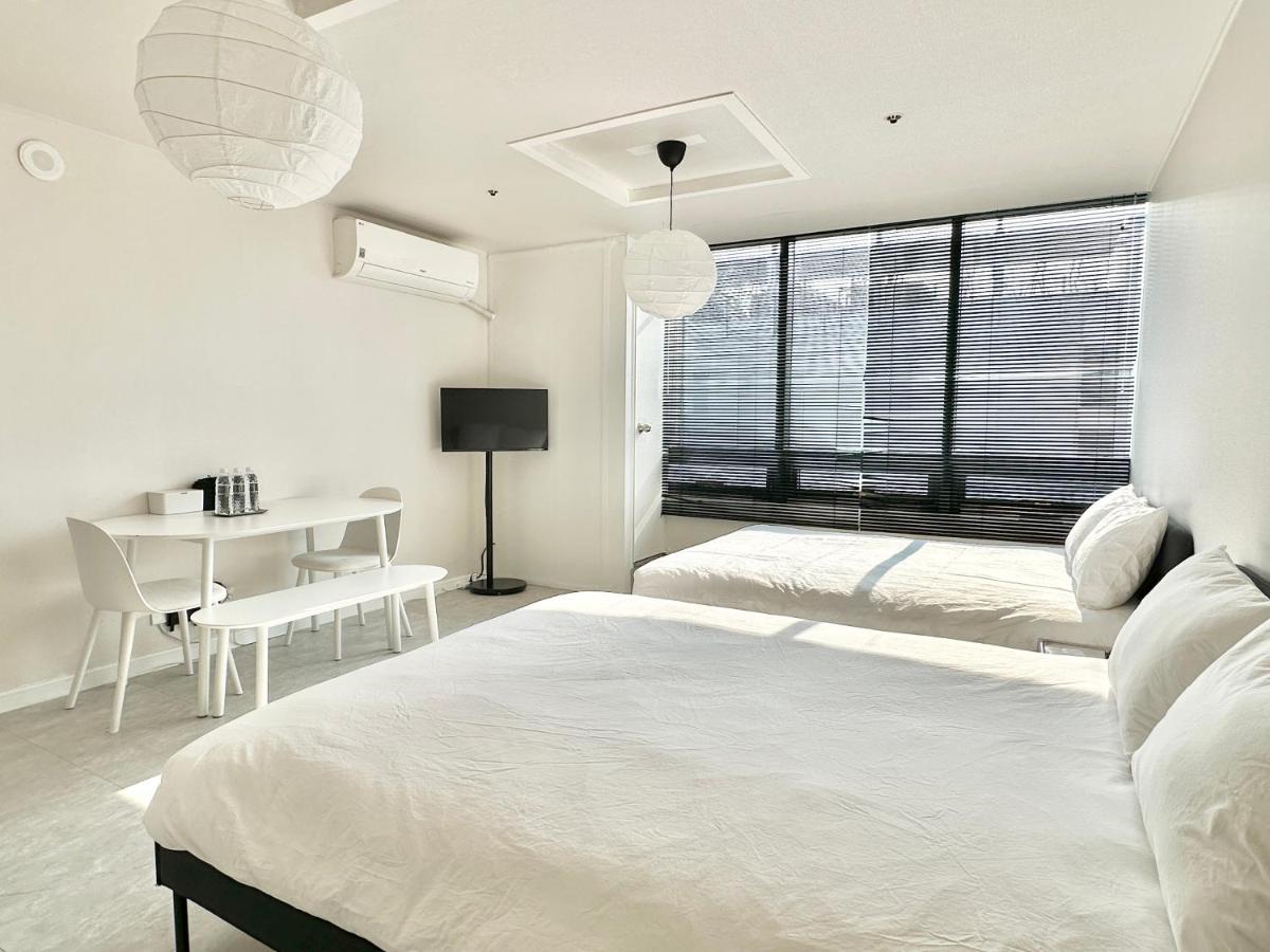 OREO CHACHA STAY - 1 min Walk to Hongdae Station - Free Luggage Storage - 2