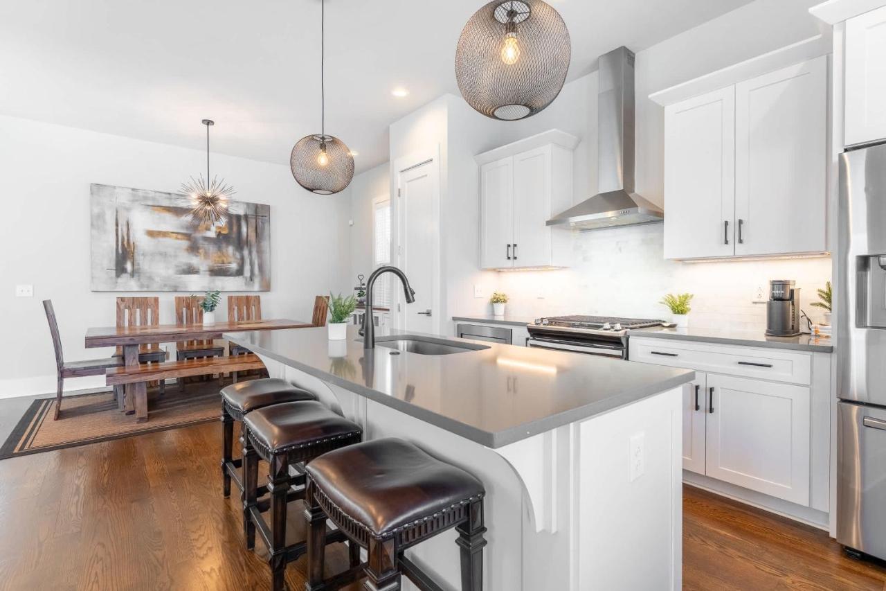 The Brightside Retreat - East Nash Balcony Views - 2