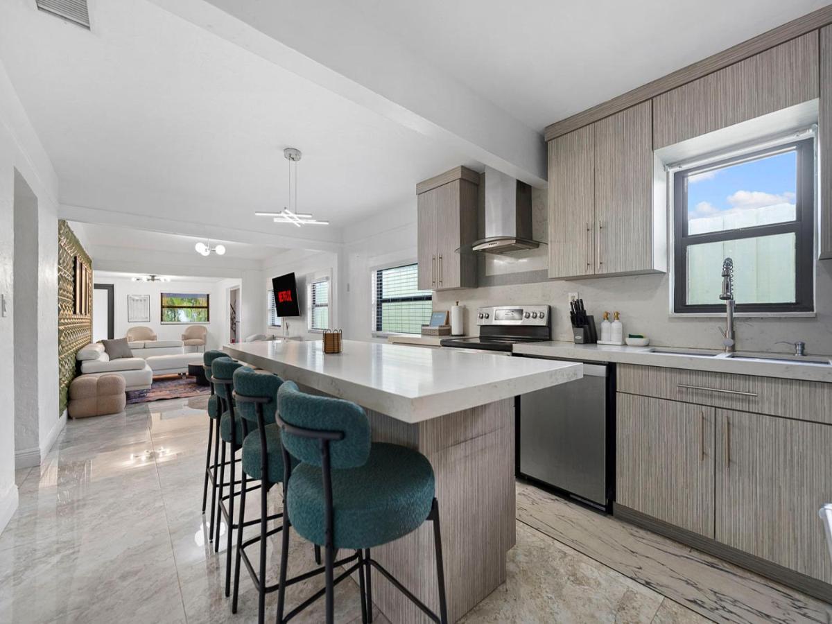 The Gilded Palm - Near Design District - Pool & Hot Tub - 5