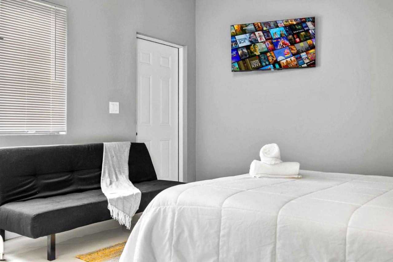 Comfy Studio W Essentials Near Airport - 3