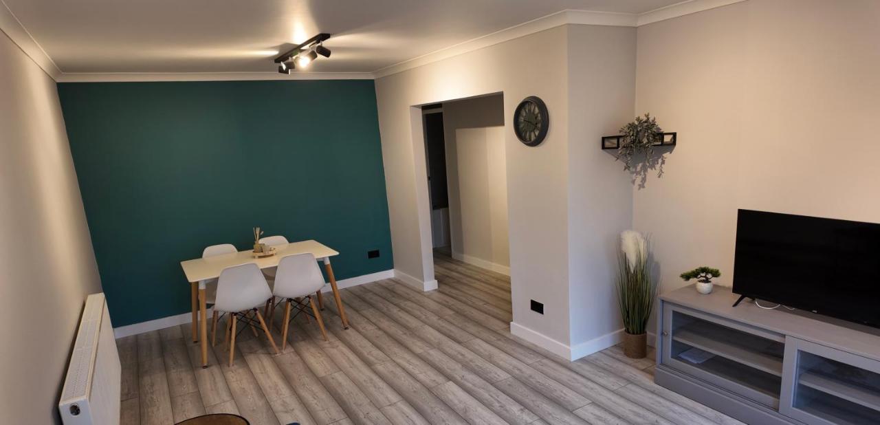 Modern 2BR Apartment in Wembley, - 5