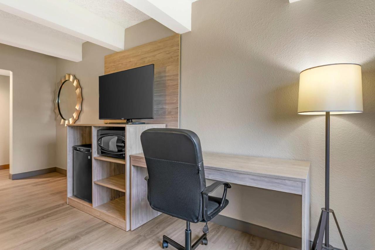 Fairway inn & Suites — photo 17
