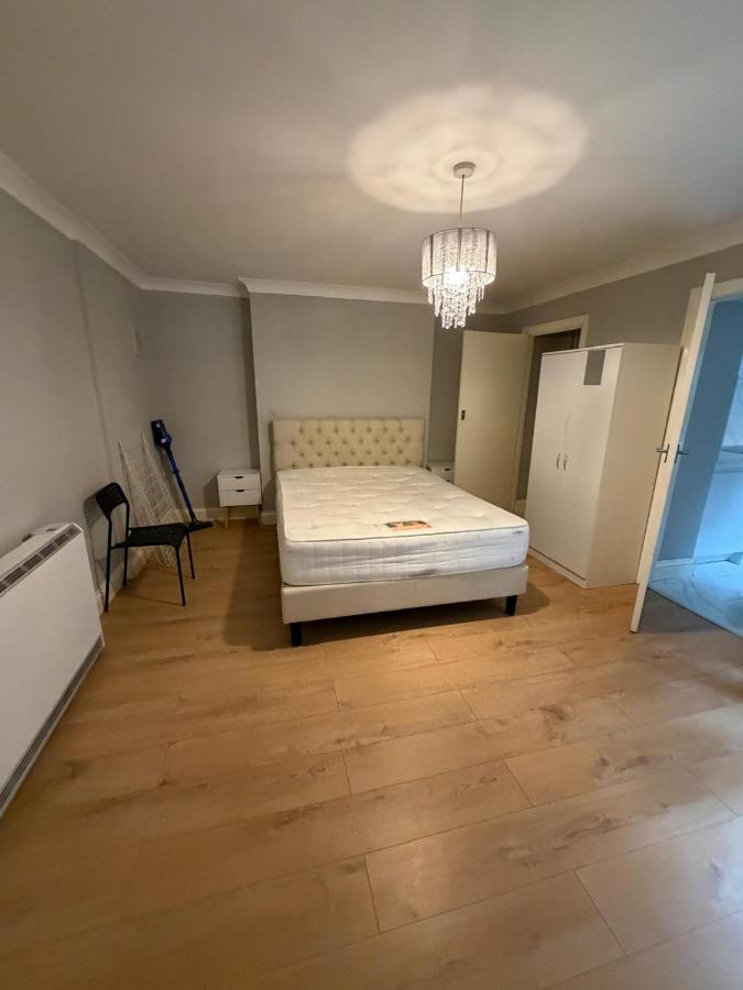 Flat E, Monmouth Road, London, W2 - 2