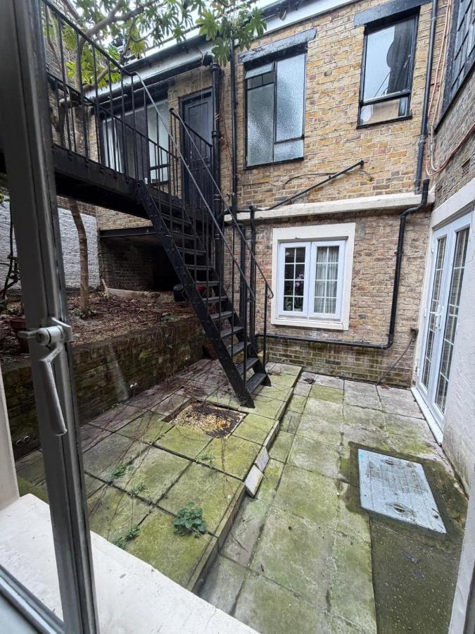 Flat E, Monmouth Road, London, W2 - 5