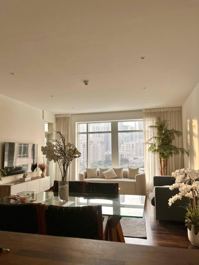 Premium Downtown 1BD Apartment Burj Khalifa View 9 Mins walk Dubai Mall - 2