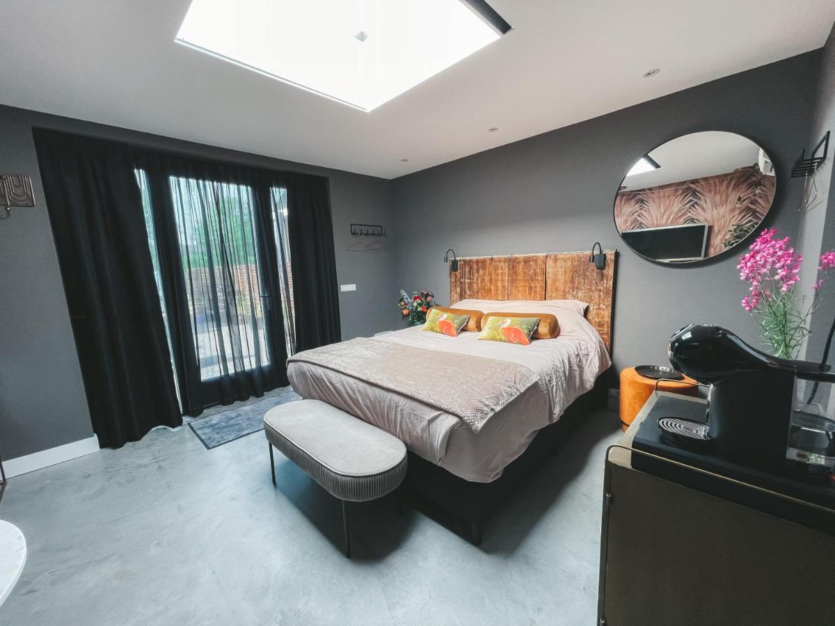 B&B Landslake I