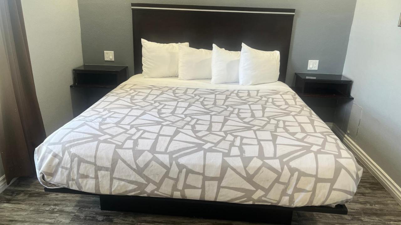 Laguna Inn and Suites — photo 10