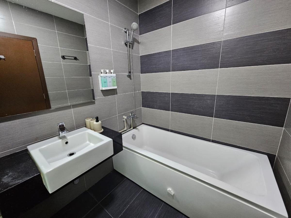 Near KSL Mall with Bathtub Snooker Near CIQ - 5