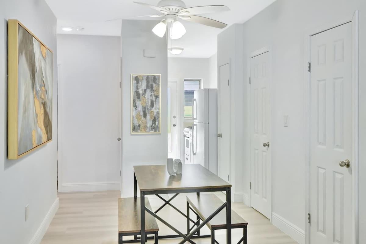 Beachside Escape with King Bed plus 2 Queens Miami - 4