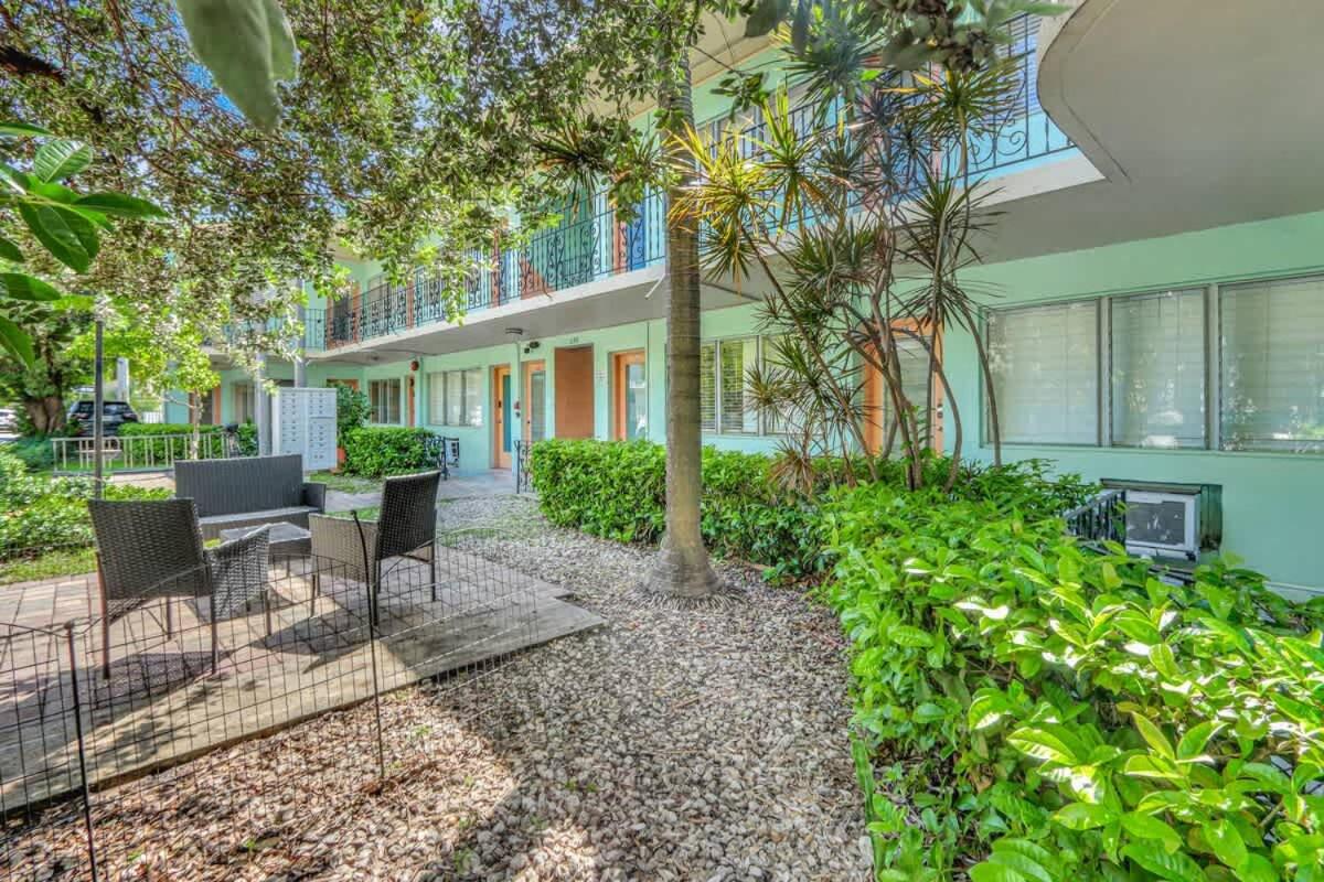 Beachside Escape with King Bed plus 2 Queens Miami - 5