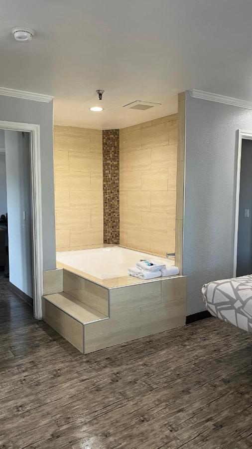 Laguna Inn and Suites — photo 19