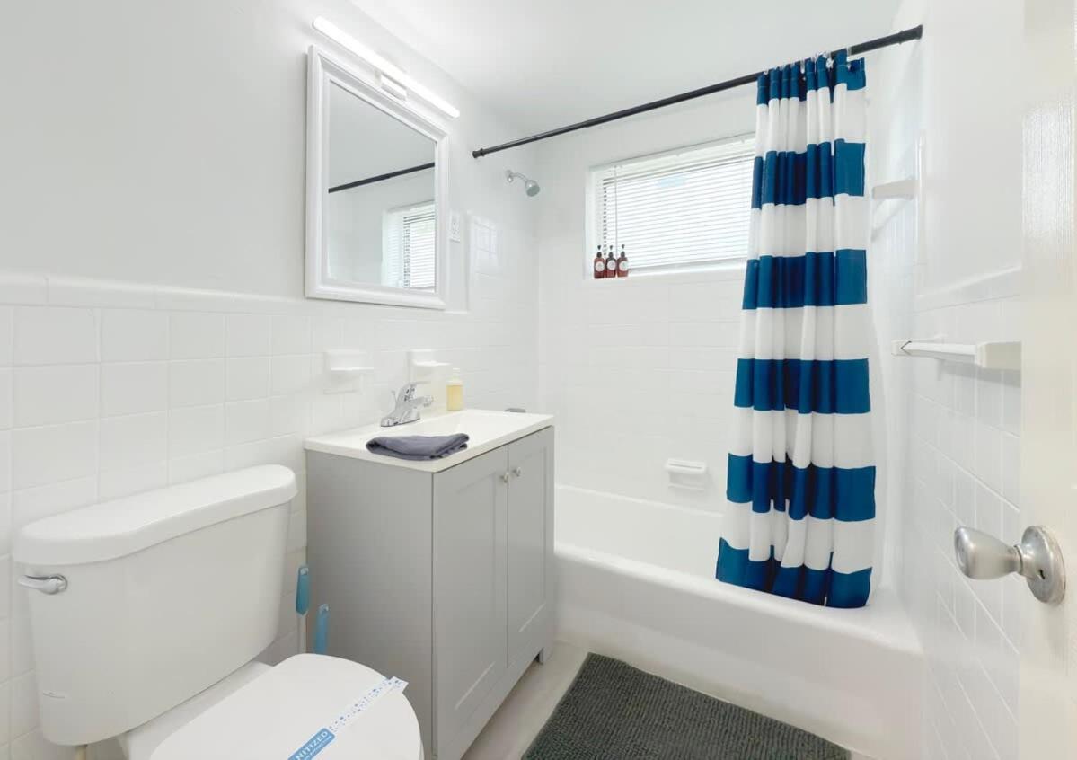 Bright 1BR Miami Beach Apt with 3 Queens & Smart TV - 5