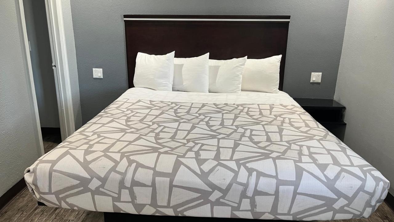 Laguna Inn and Suites — photo 20