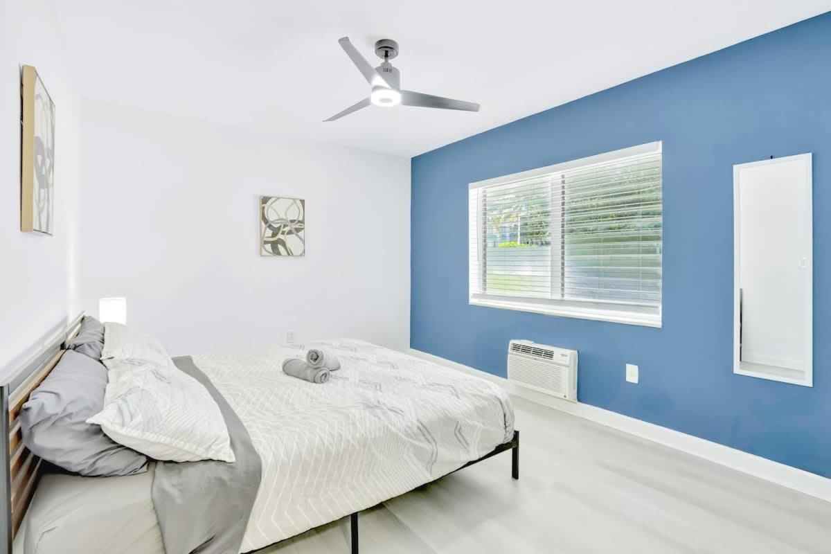 1BR Miami Beach Apt with King plus 2 Queens & Smart TV - 2