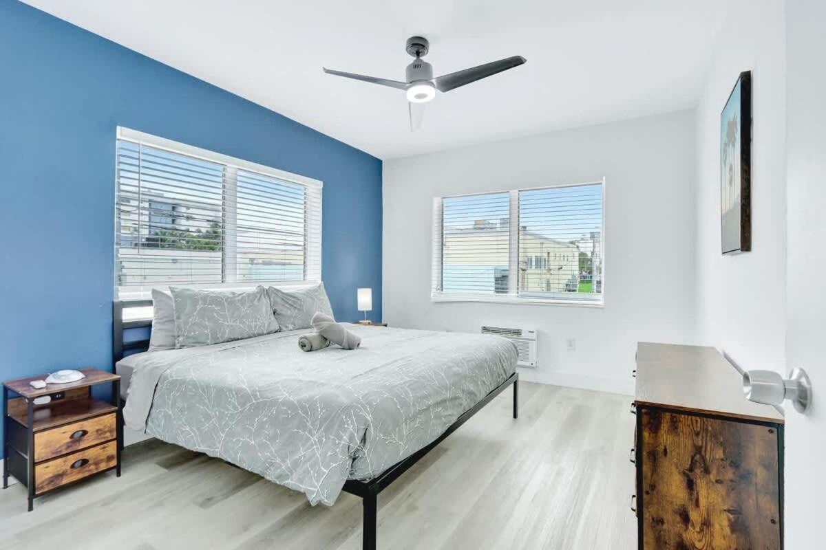 1BR Miami Beach Apt with King plus 2 Queens & Workspace - 2