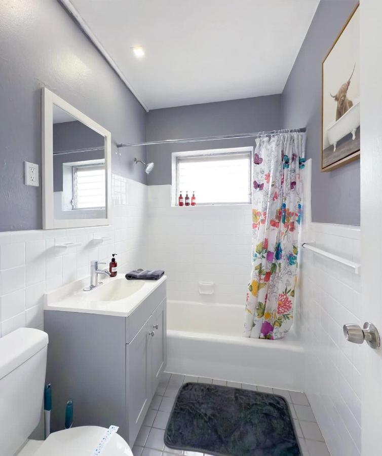 1BR Miami Beach Apt with King plus 2 Queens & Workspace - 5