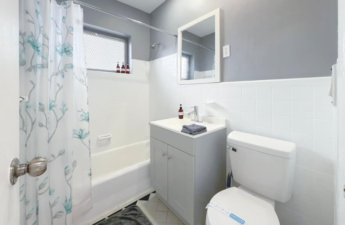 1BR Miami Beach Apt with 3 Queens plus Free Parking - 5