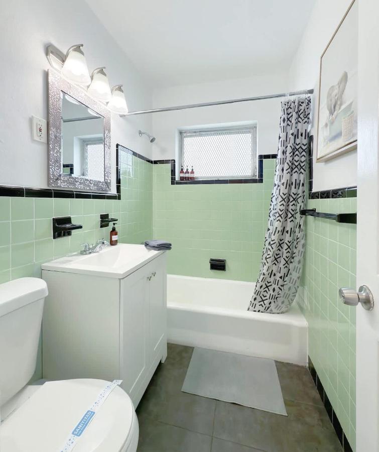 1BR Miami Beach Apt with King plus 2 Queens & Parking - 5