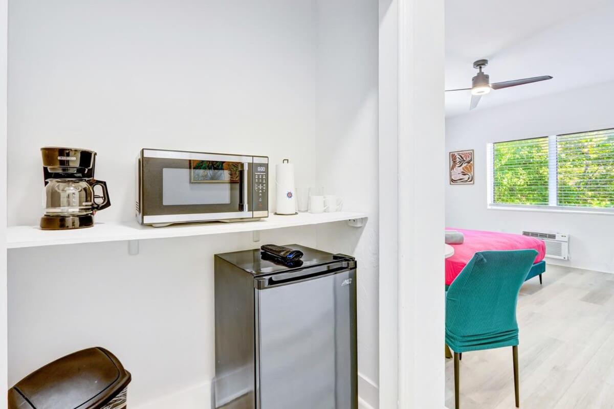 Modern Miami Beach Studio with King Bed - 2