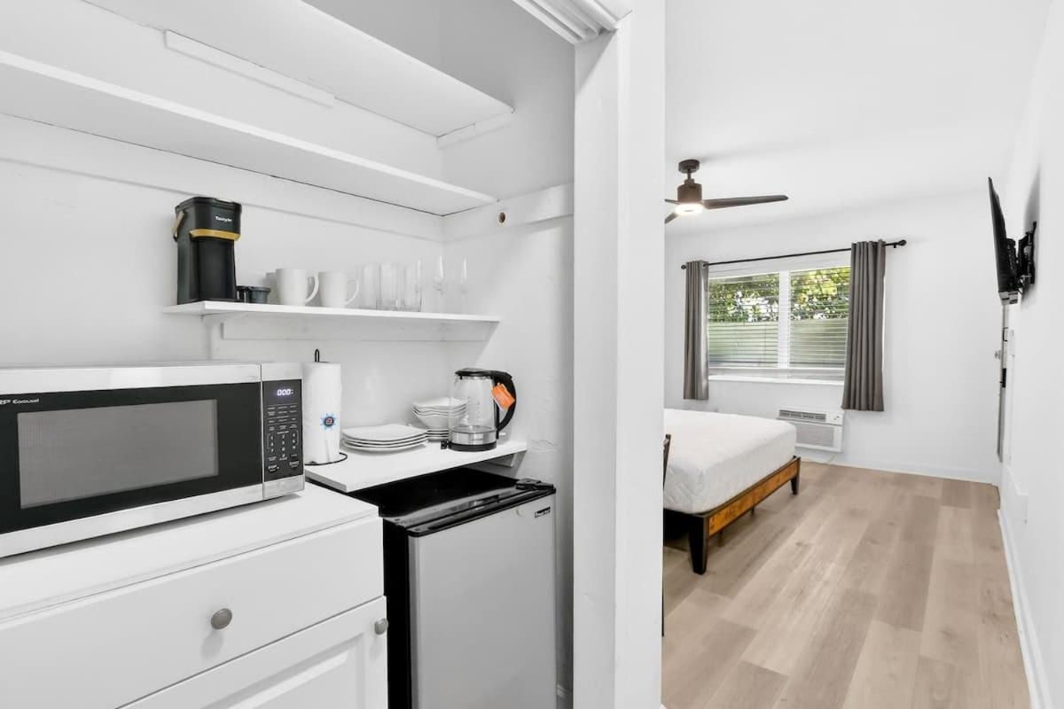 Miami Beach Studio with King Smart TV & Dining Nook - 2