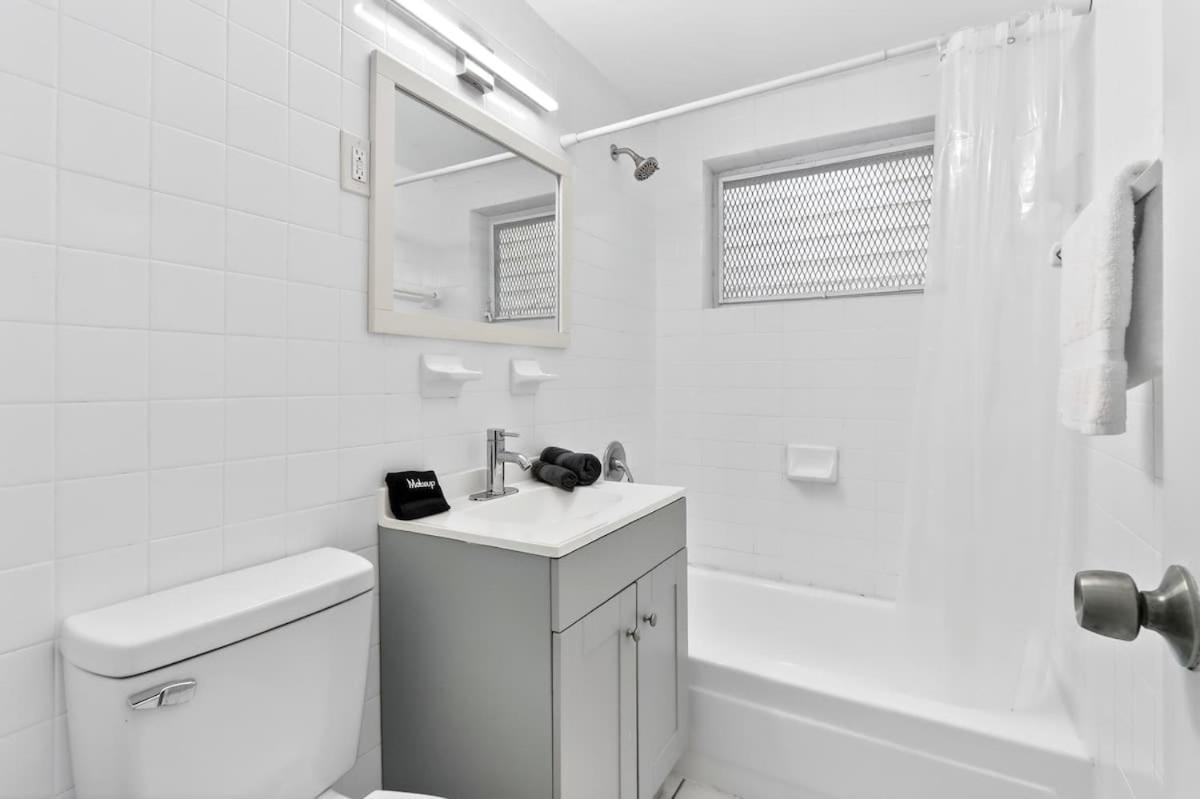 Miami Beach Studio with King Smart TV & Dining Nook - 3