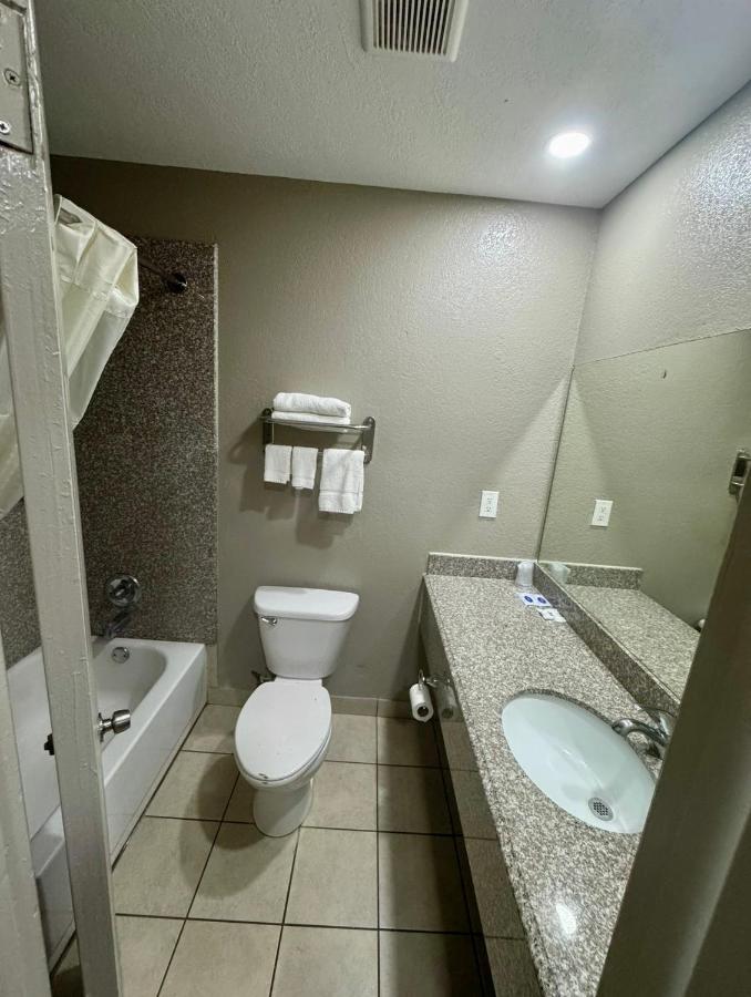 Economy Inn — photo 10