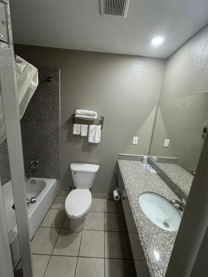 Economy Inn — photo 15