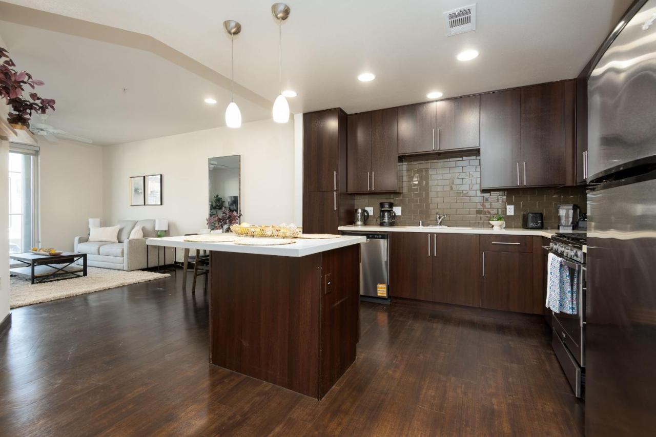 West Hollywood Chic Apartment - 4