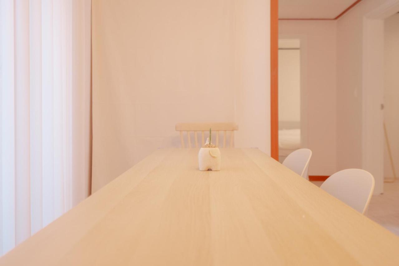 4 Queen Beds 3BR Family Apartment 8 Guests Seoul Wangsimni - 5