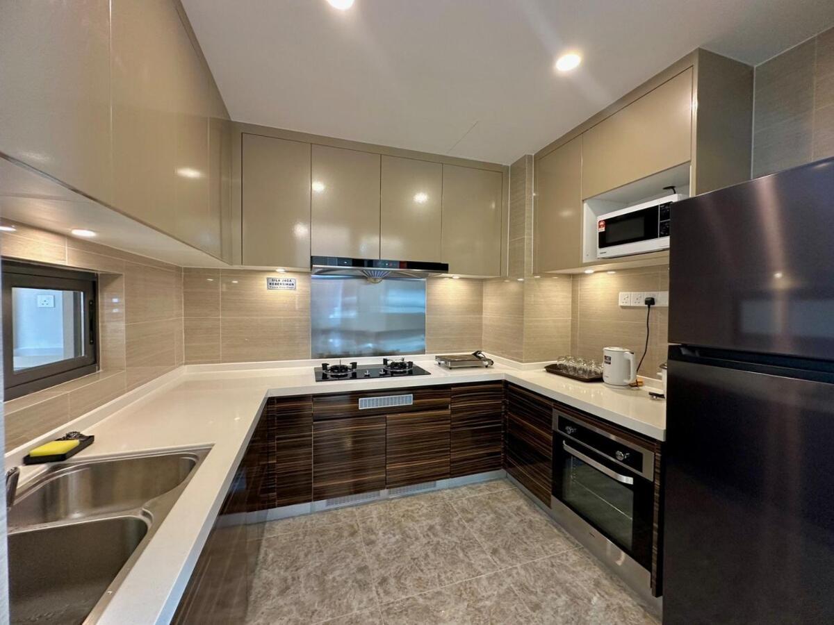 R&F Seaview Family Suite Walking to CIQ 4B3B - 2