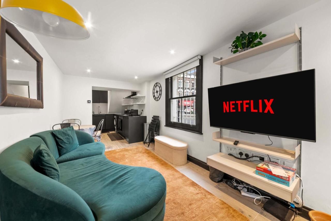 SG, Notting Hill and Portobello Road Mews House - 3