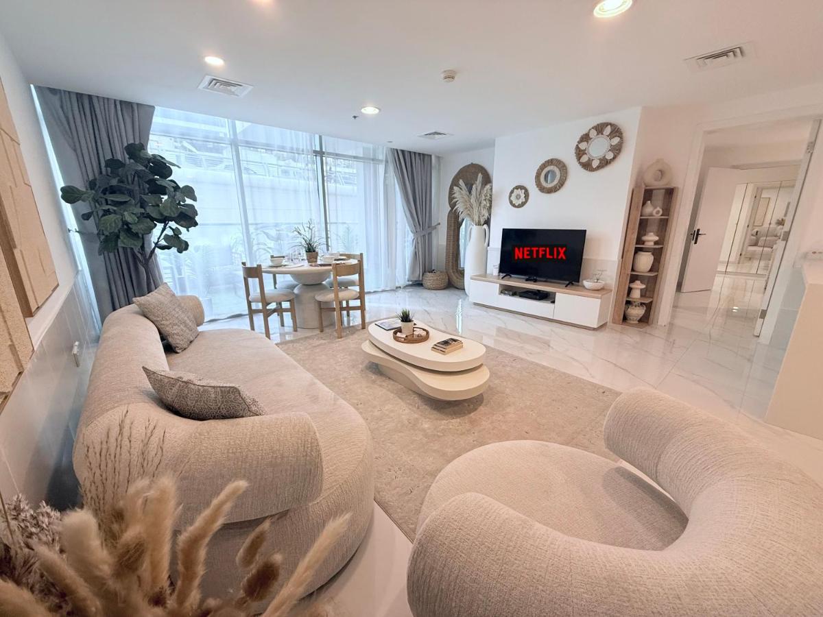 Luxurious Ready to Move-in Marina View 2BHK, Monthly Deals, Fully Equipped Kitchen, Quick Access to Tram, Metro & Beach - 2