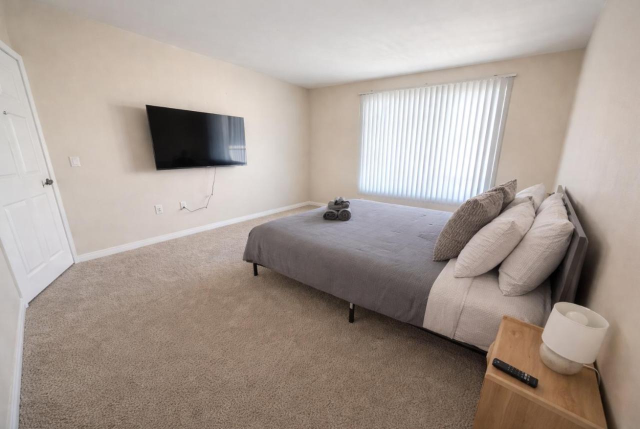 Marina Modern 2BR 2BA - 2