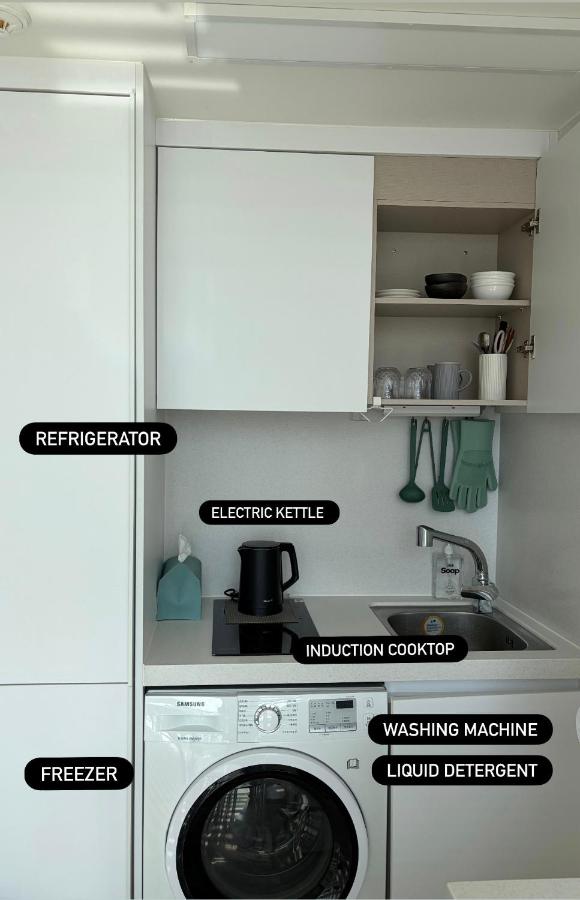 OPEN3-Hongik Hapjeong Station 2 minutes-Luxury hotel style-Panoramic Han River View-Queen bed for 2 people-Comfortable sofa Interior - 4