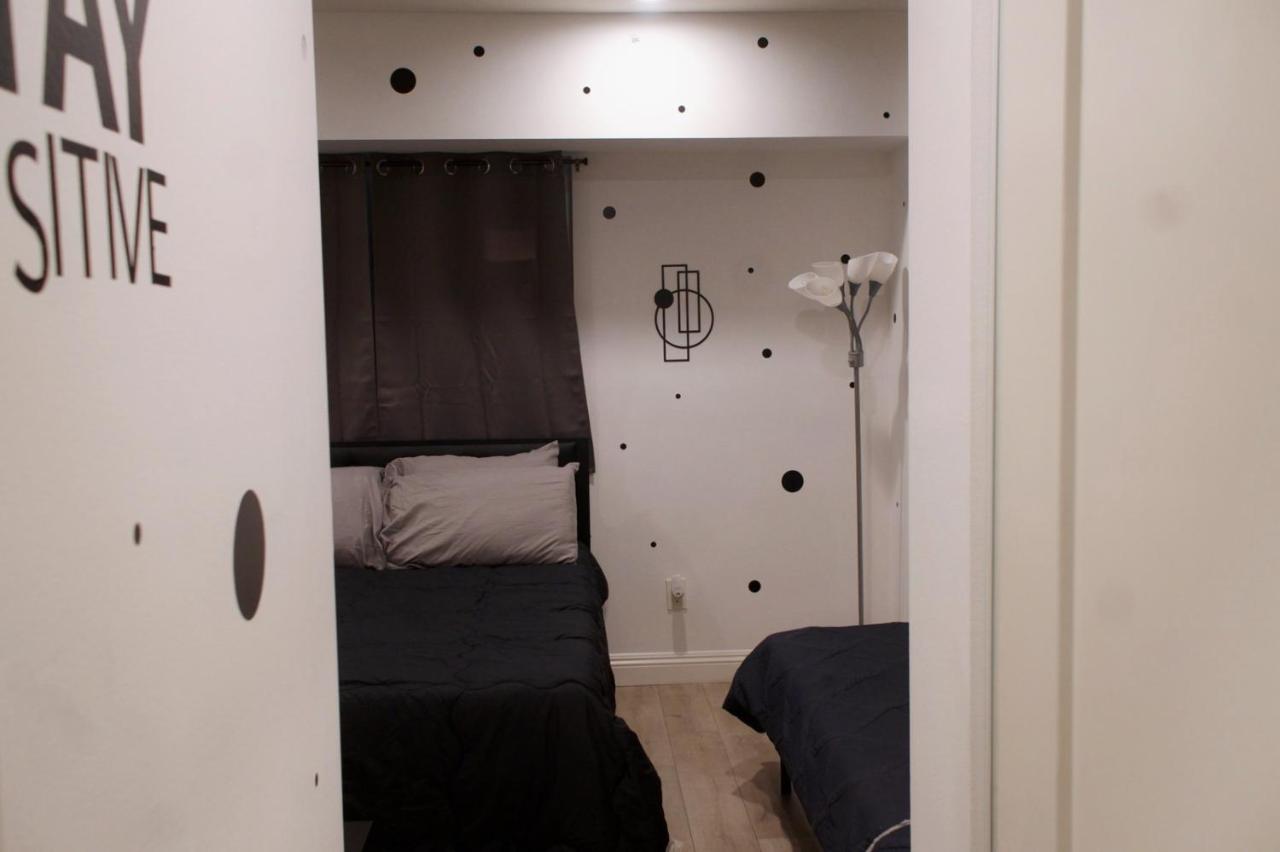 Noir and Gold Retreat - 3