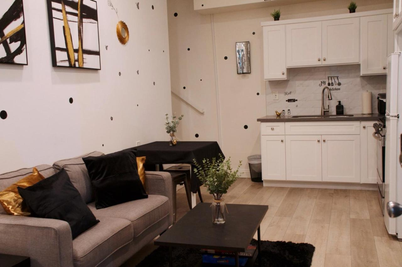 Noir and Gold Retreat - 4