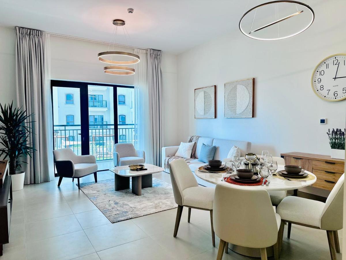 Luxury 2BR Yas Golf Collection Fairways 1 - 5