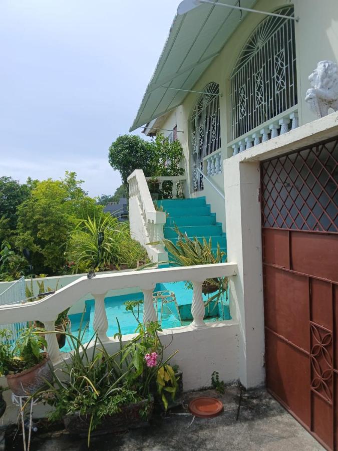 Coral Breeze Guest House