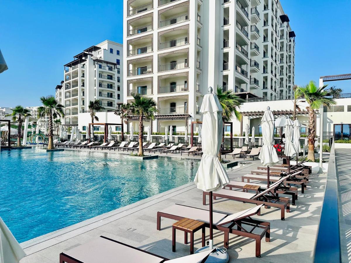 Golf Course Views Luxury 2BR Yas Golf Collection - 4