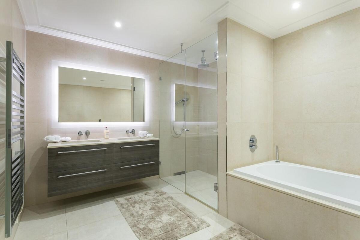 Park Lane Luxury 2BR Sleeps 6 Hyde Park View PL12C - 3