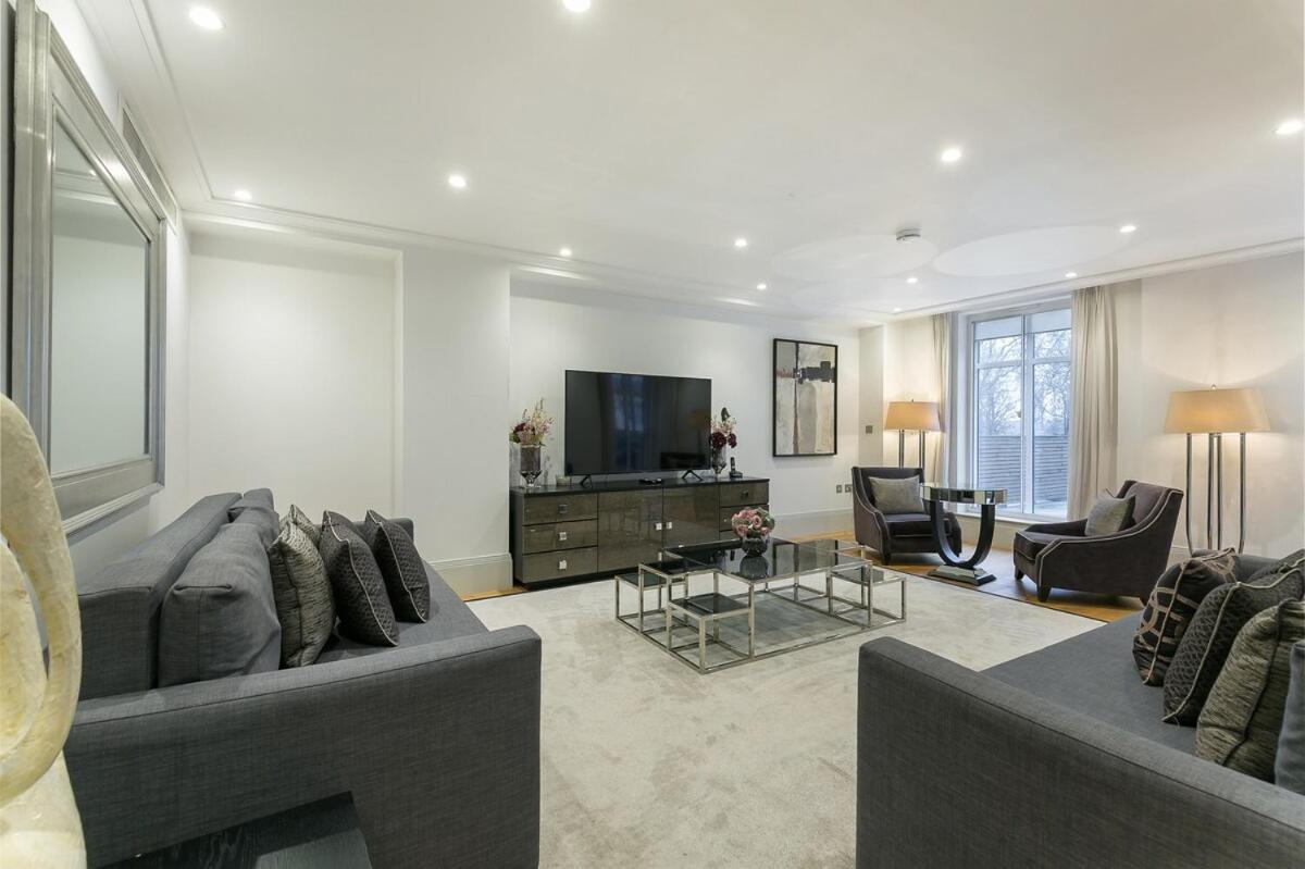 Exclusive Two-Bed Flat on Iconic Park Lane PL15A - 5