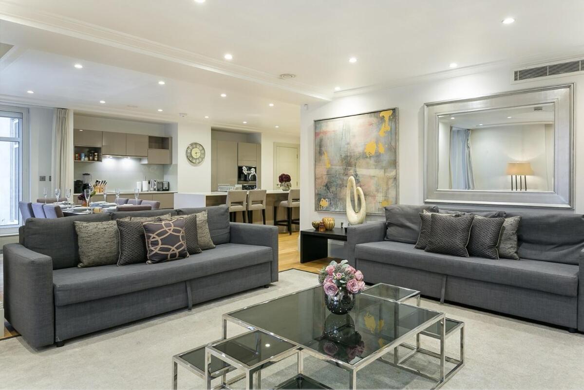 Exclusive Two-Bed Flat on Iconic Park Lane PL15A - 4