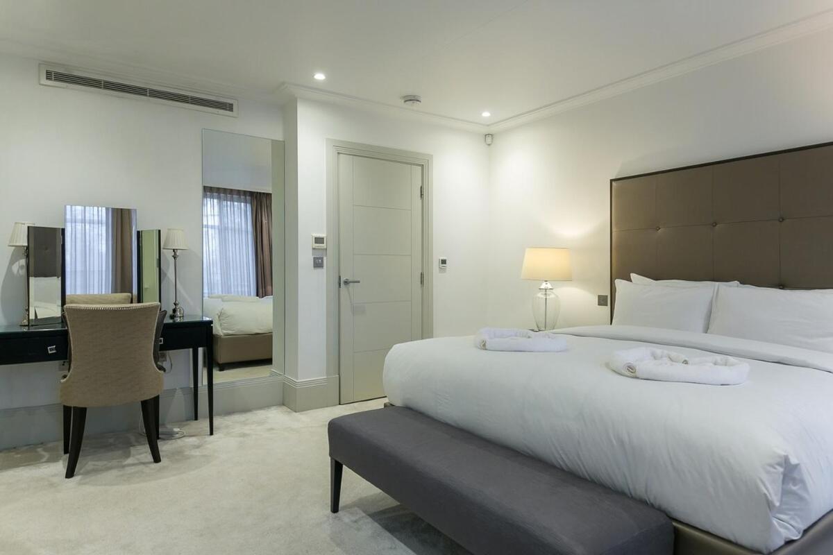 Exclusive Two-Bed Flat on Iconic Park Lane PL15A - 2