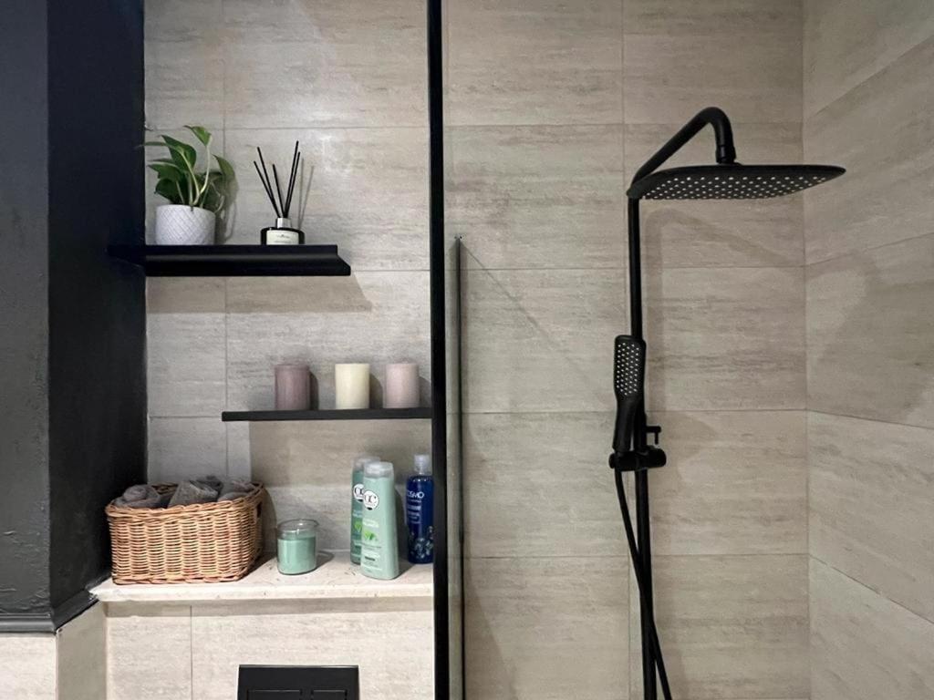 Industrial Chic Apartment Near AUH airport and Yas Island 2 - 3