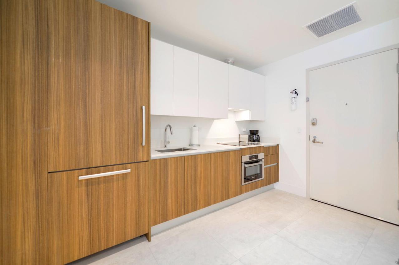 Modern Escape in Brickell w Pool & Gym - 4