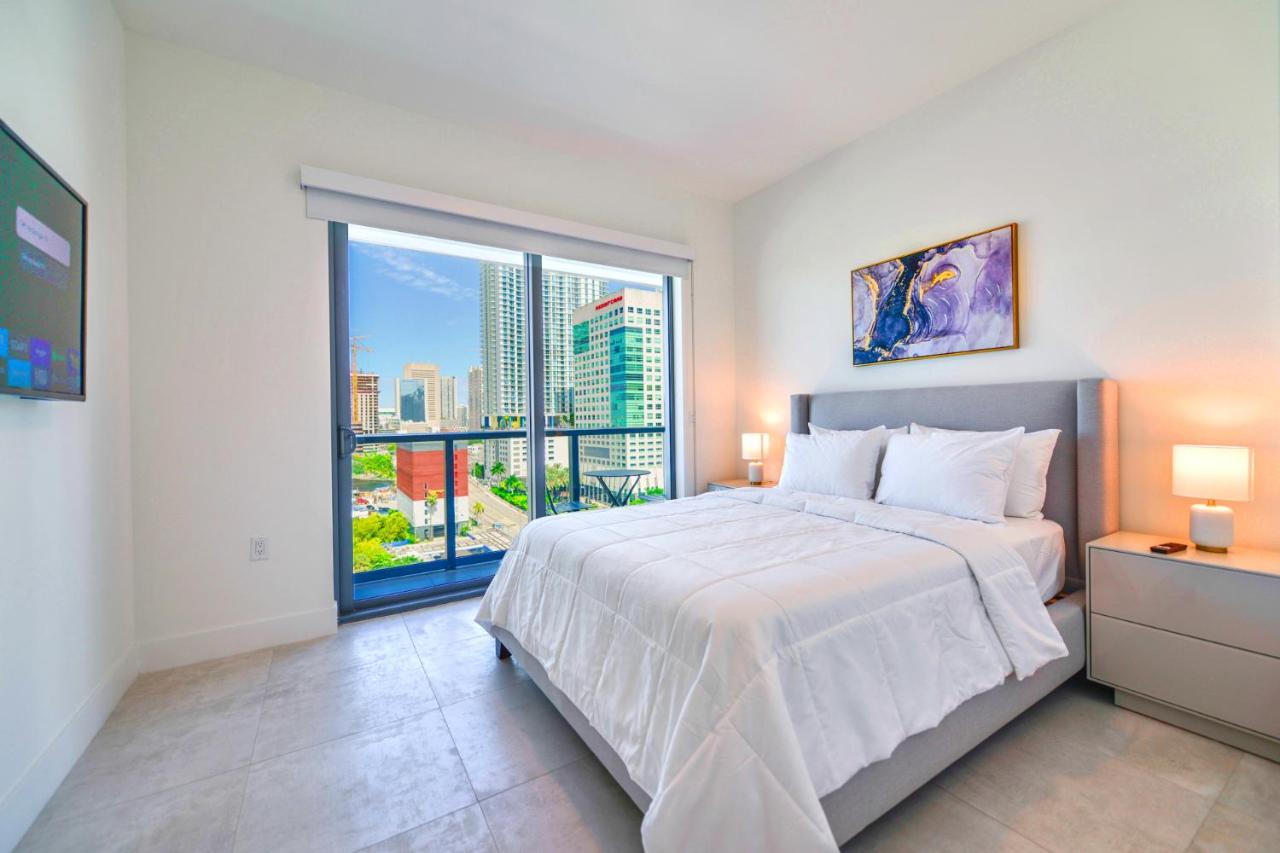 Modern Escape in Brickell w Pool & Gym - 3